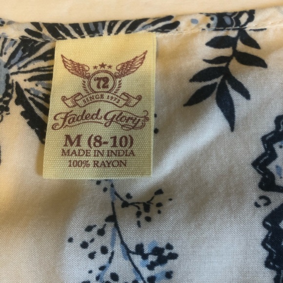 💋Women’s Sleeveless Top Tank. Size M, $5 or 6 for $15 - Picture 4 of 9